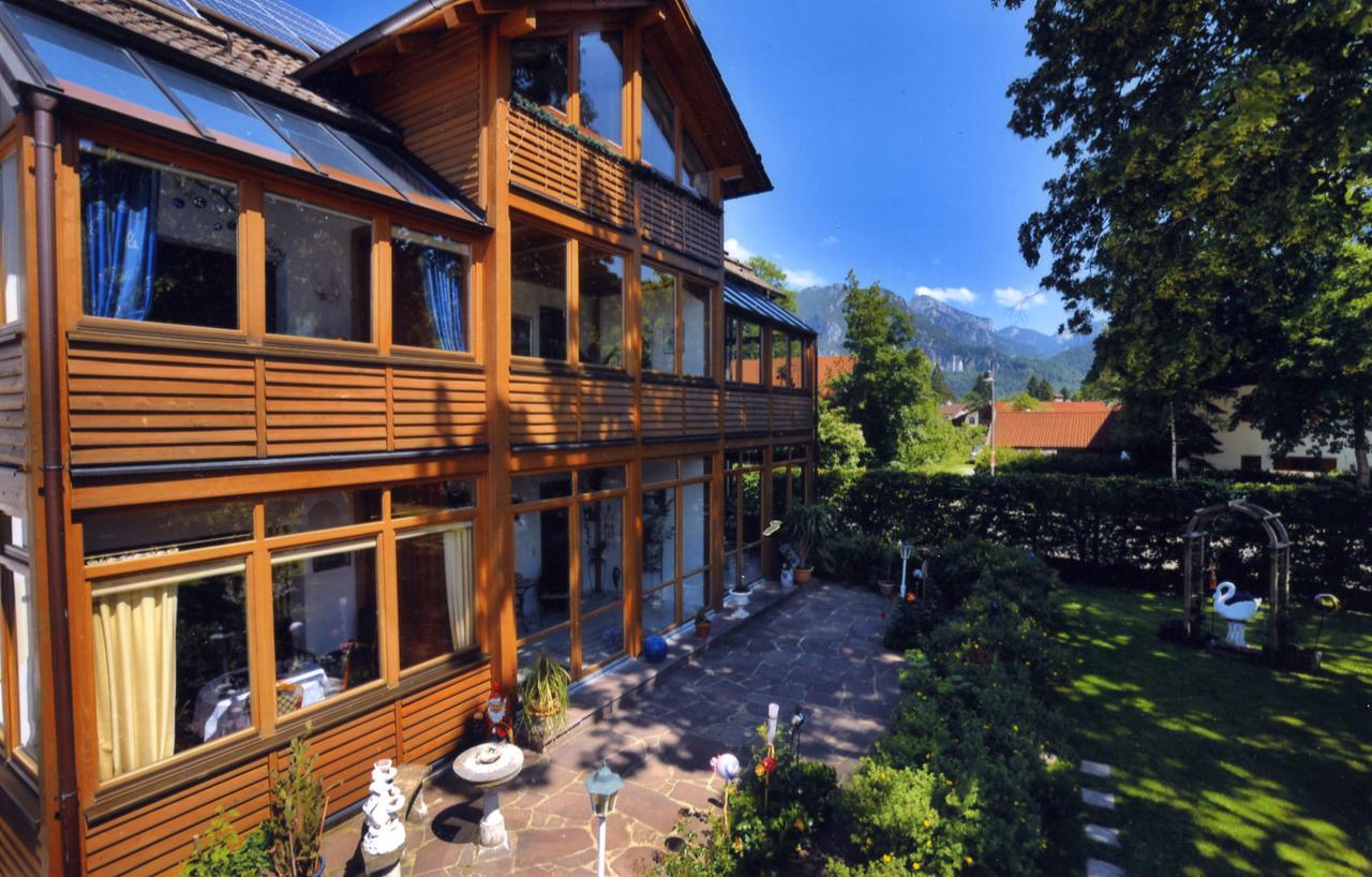 Haus Bei Der Linden Ferienwohnungen Швангау Экстерьер фото